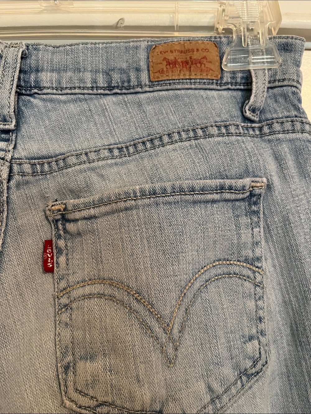 Signature by Levi Strauss Light Wash Tapered Jeans with Distress size 5 short